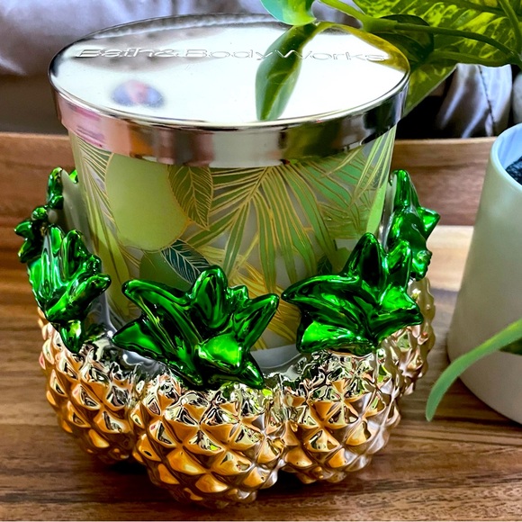 Gorgeous Bath & Body Works Candle and Pinapple Holder, NWT! - Picture 13 of 13